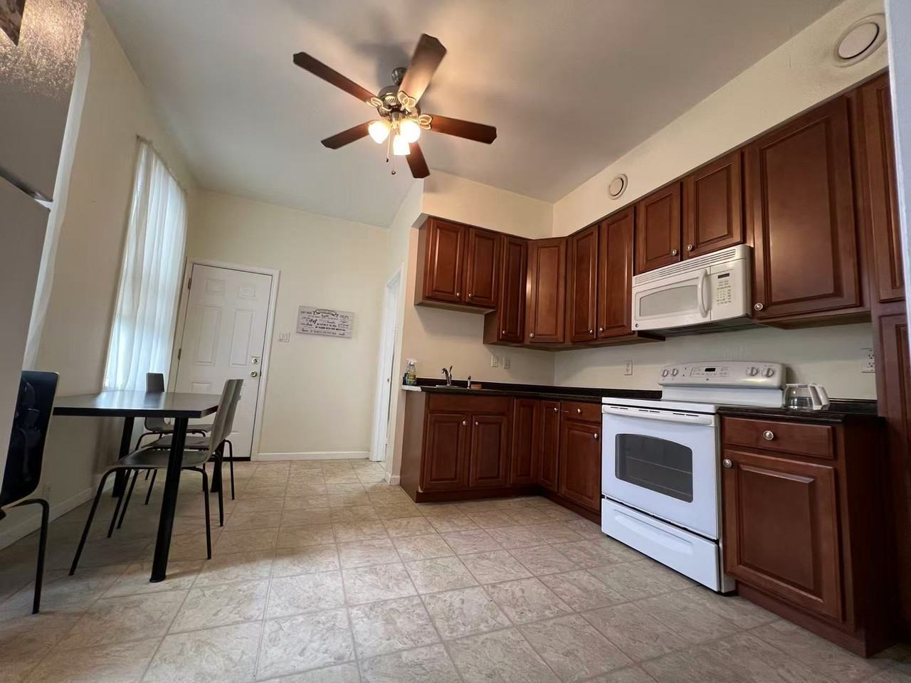 125 S 16th St #2 - Photo 5 of 23