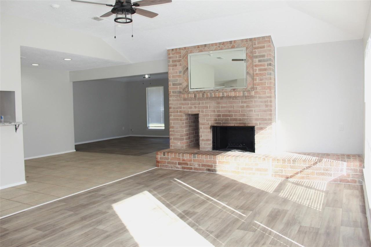 4406 Lost Lake Ln - Photo 4 of 36