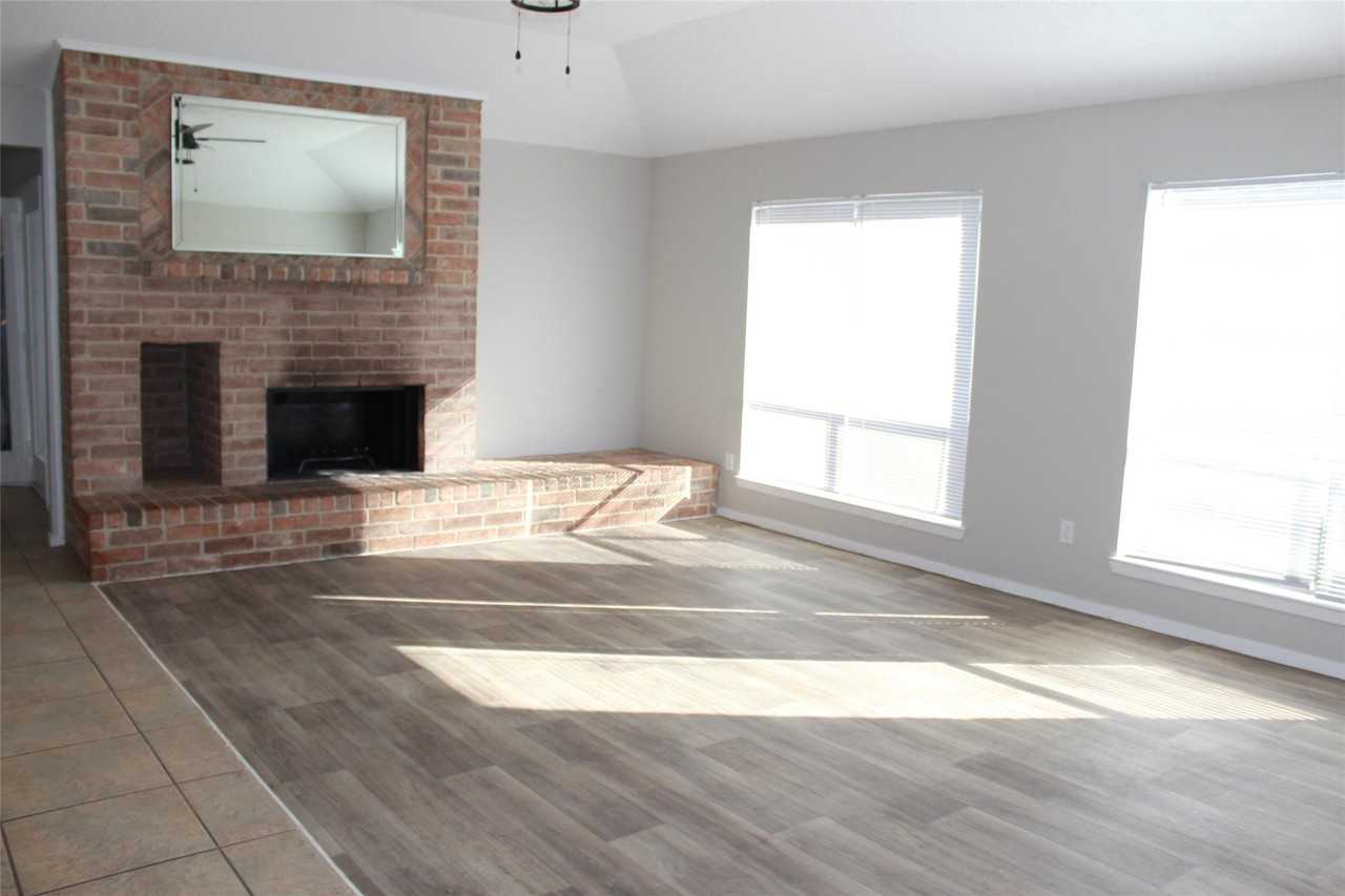 4406 Lost Lake Ln - Photo 5 of 36