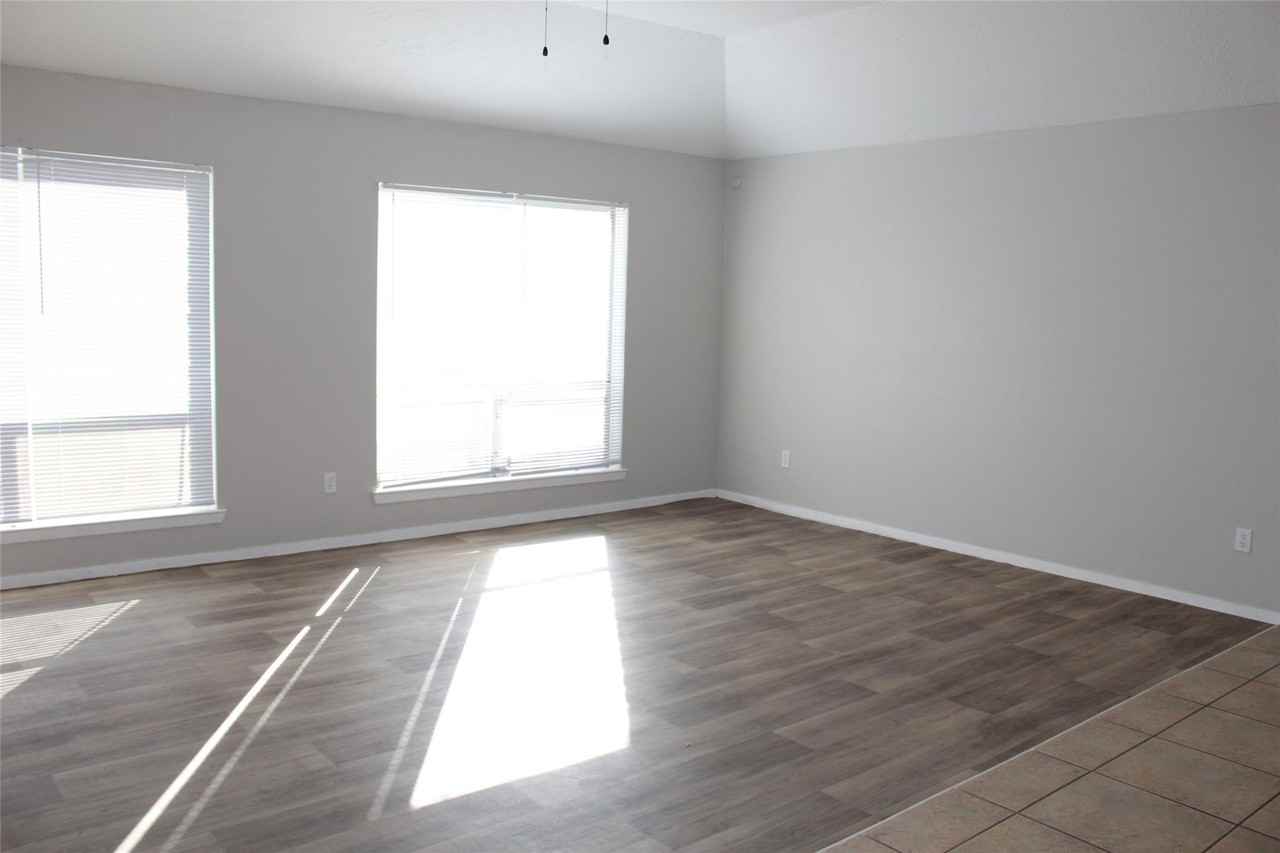 4406 Lost Lake Ln - Photo 6 of 36