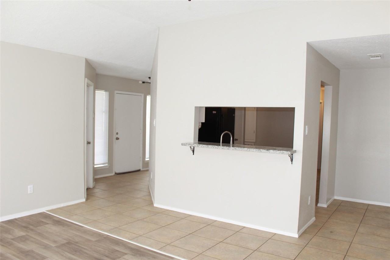 4406 Lost Lake Ln - Photo 7 of 36