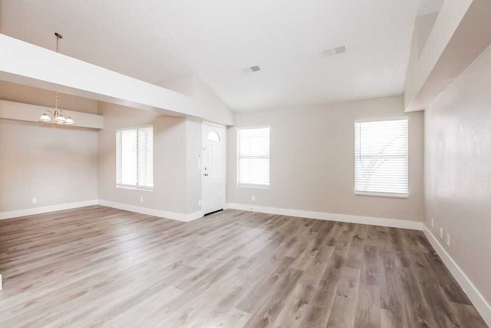 106 Spinnaker Dr - Photo 4 of 17