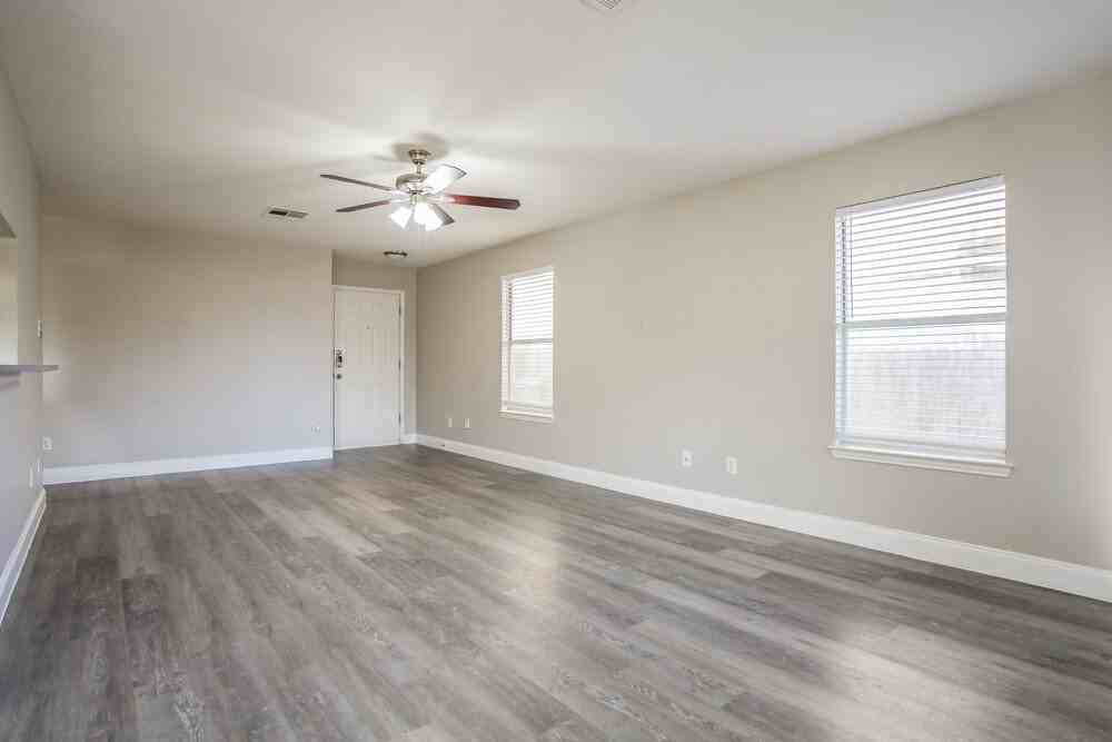 809 Bushmills Ct - Photo 4 of 16