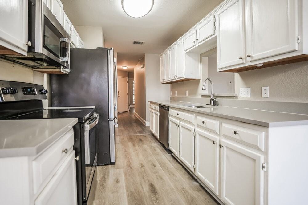 809 Bushmills Ct - Photo 6 of 16