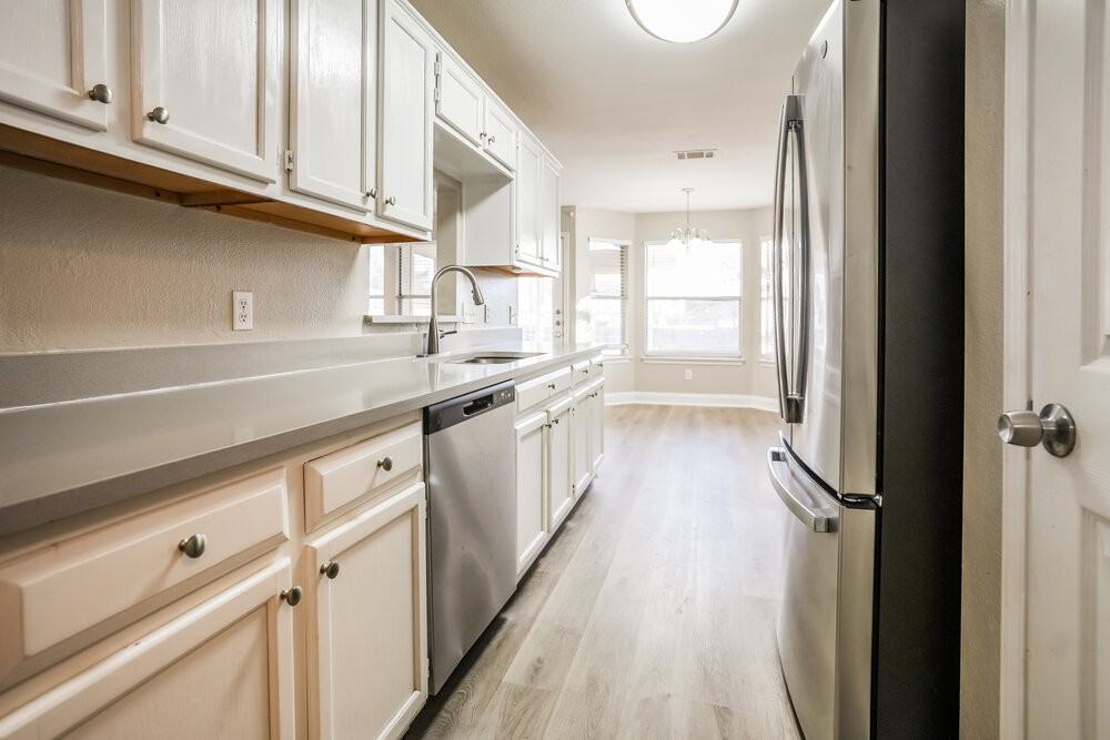 809 Bushmills Ct - Photo 7 of 16