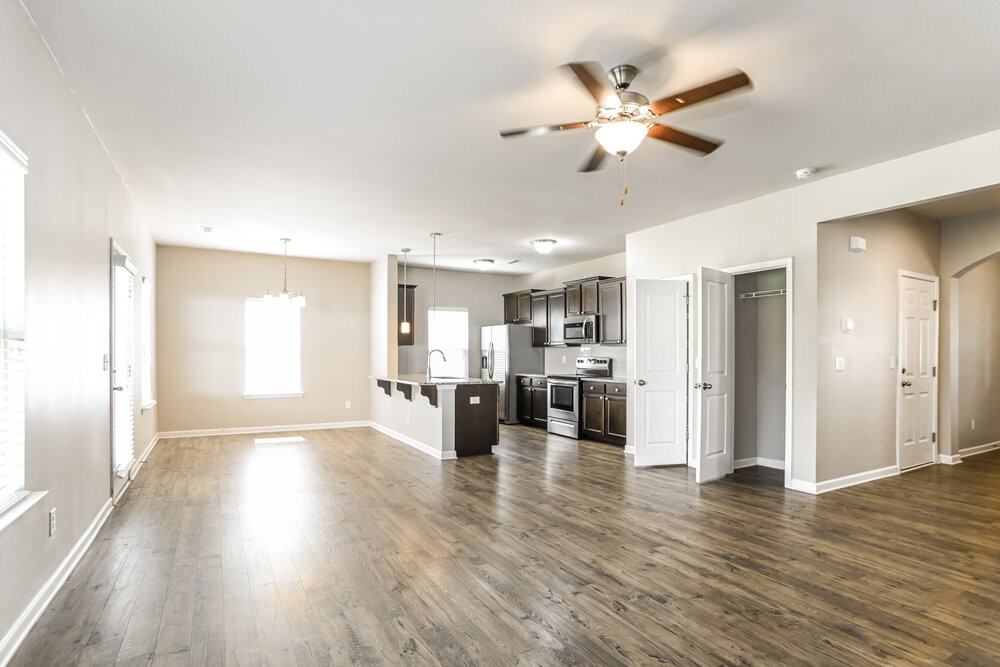 1130 Rankin Oaks St - Photo 4 of 17