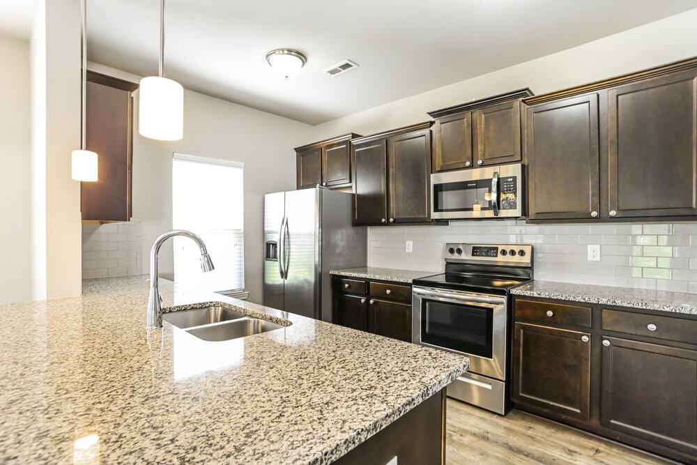 1130 Rankin Oaks St - Photo 5 of 17