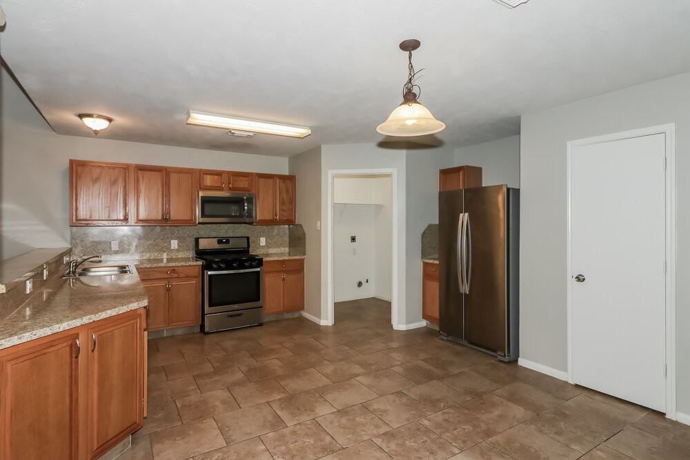 18411 Atascocita Meadows Dr - Photo 7 of 16