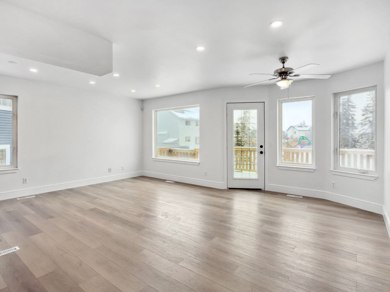 227 Saratoga Pl Ne - Photo 2 of 13