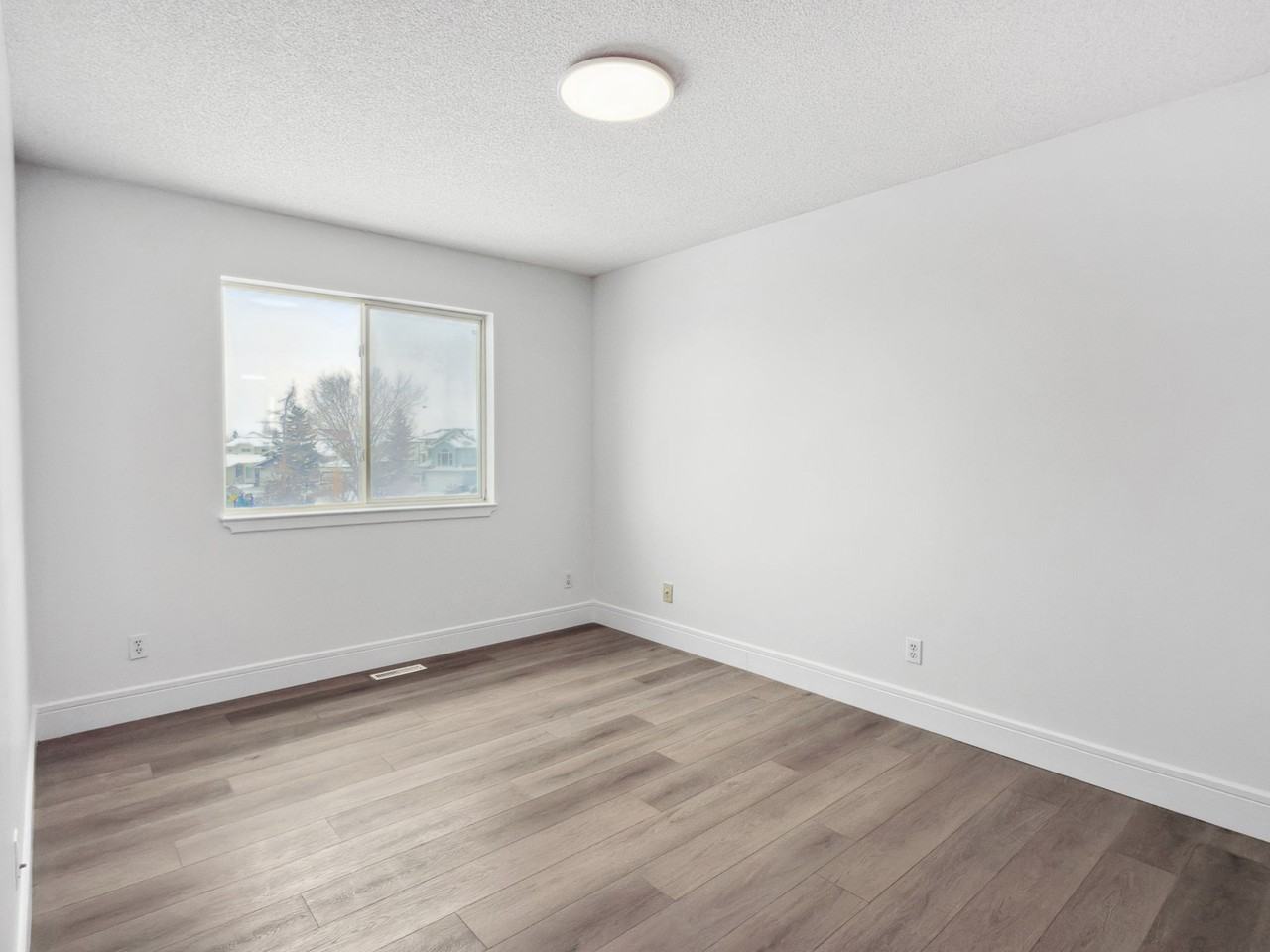 227 Saratoga Pl Ne - Photo 7 of 13