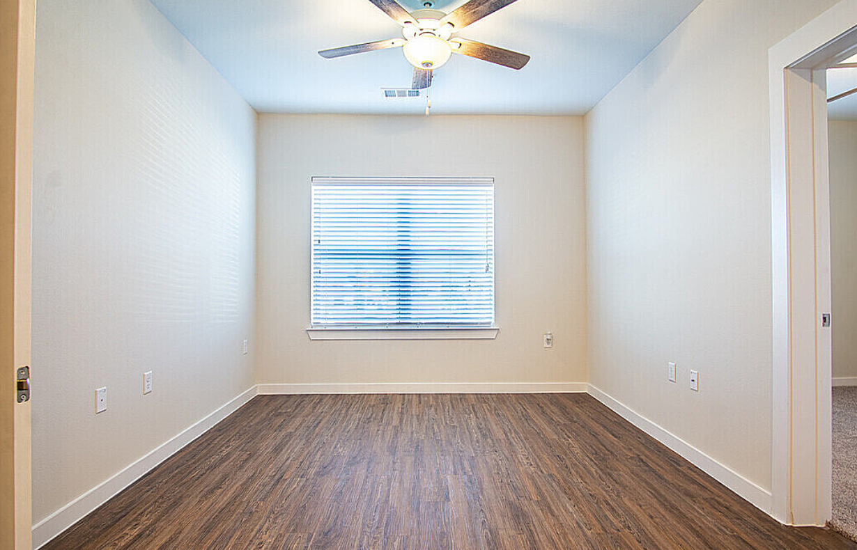 2505 K Avenue - Photo 2 of 10