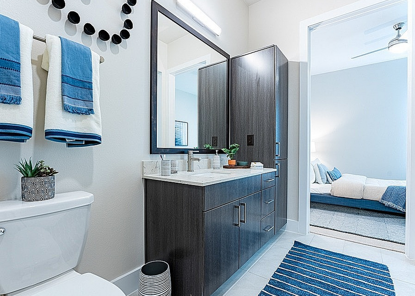 1005 11th Street - Photo 3 of 15