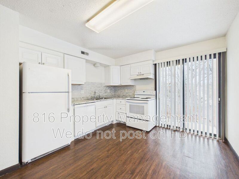 1020 Ne Lindsay Ave #D - Photo 5 of 21