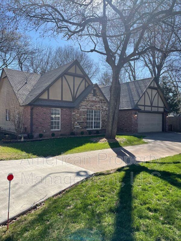 5512 S Columbia Ct - Photo 4 of 49