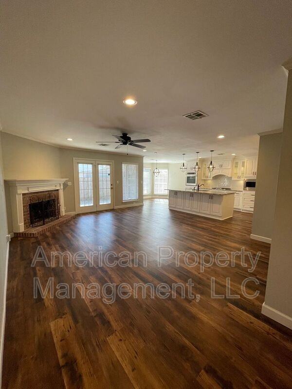 5512 S Columbia Ct - Photo 7 of 49