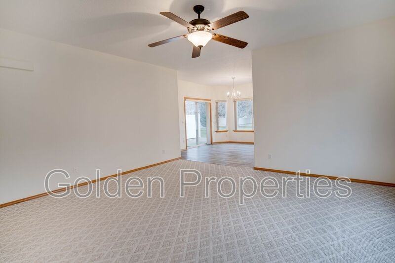 503 E Whitewater Ln - Photo 3 of 24