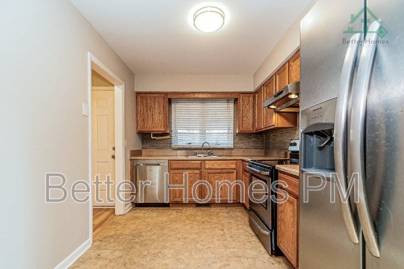 5513 Kaplan Dr - Photo 5 of 17