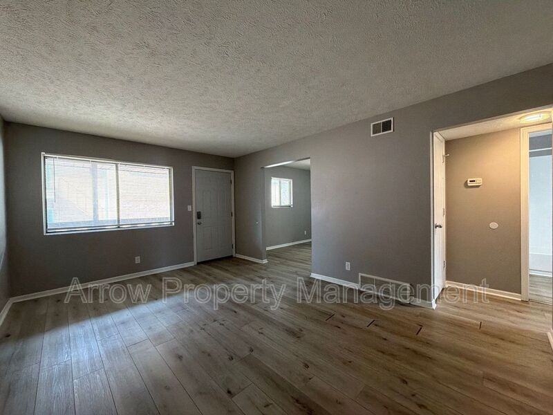 922 A St #4 - Photo 2 of 12