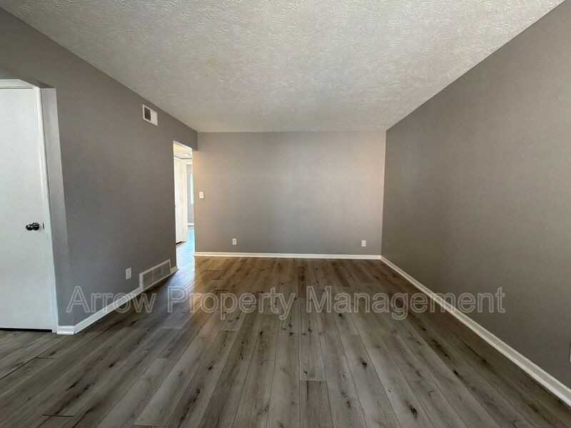 922 A St #4 - Photo 3 of 12