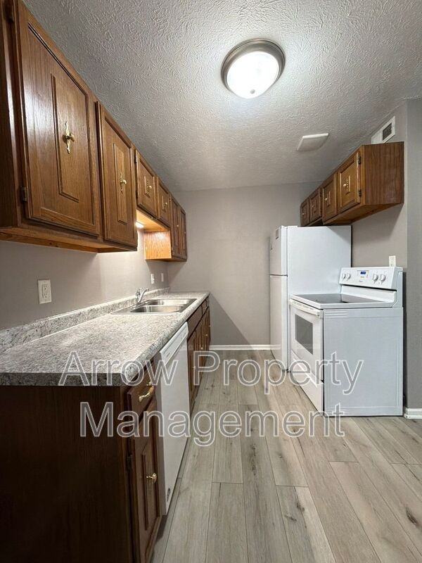 922 A St #4 - Photo 5 of 12