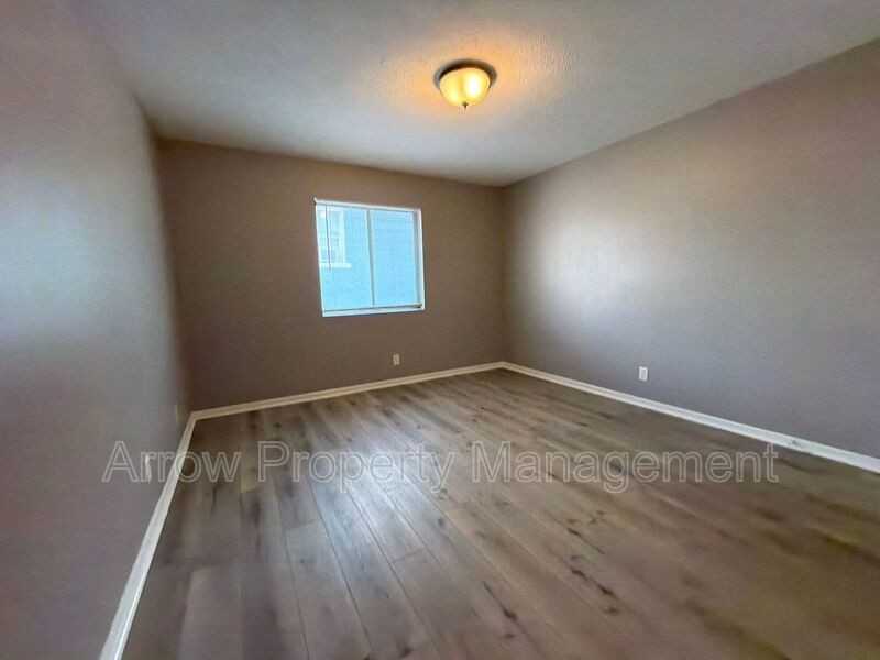 922 A St #4 - Photo 6 of 12