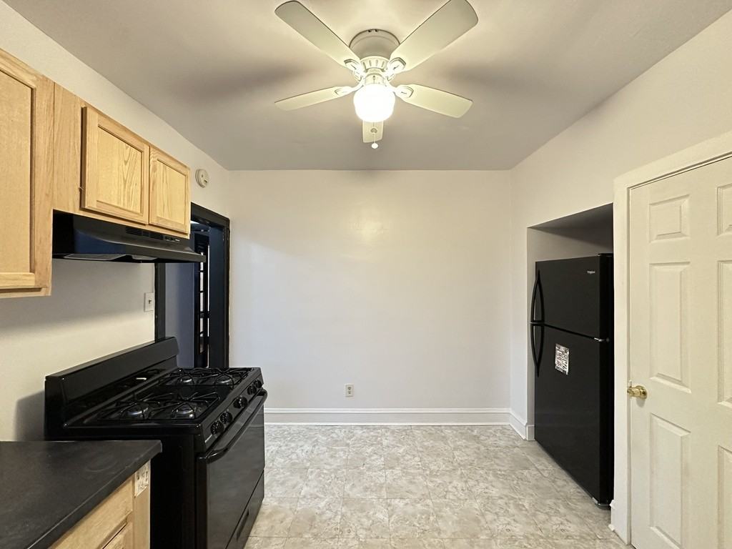 415 E 80th St #1 - Photo 4 of 21