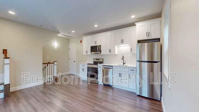 130 Center St #2 - Photo 4 of 19