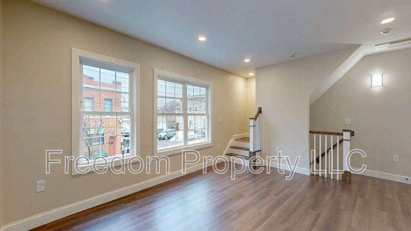 130 Center St #2 - Photo 5 of 19