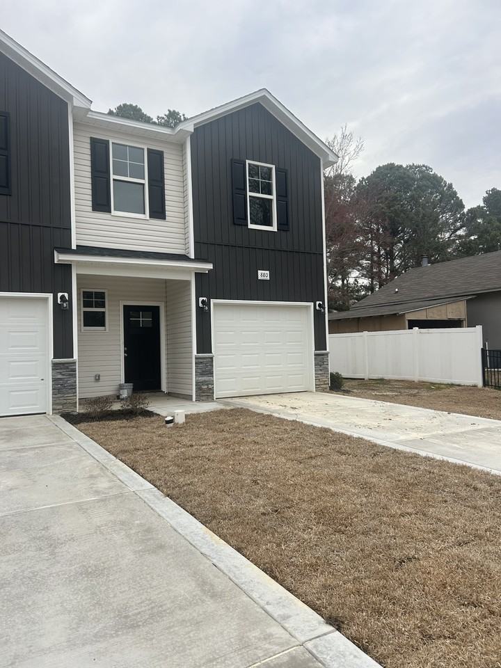 883 Danish Drive - Photo 4 of 7