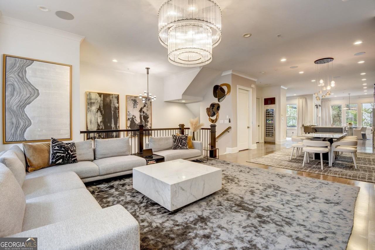 4516 Collins Ave - Photo 3 of 50