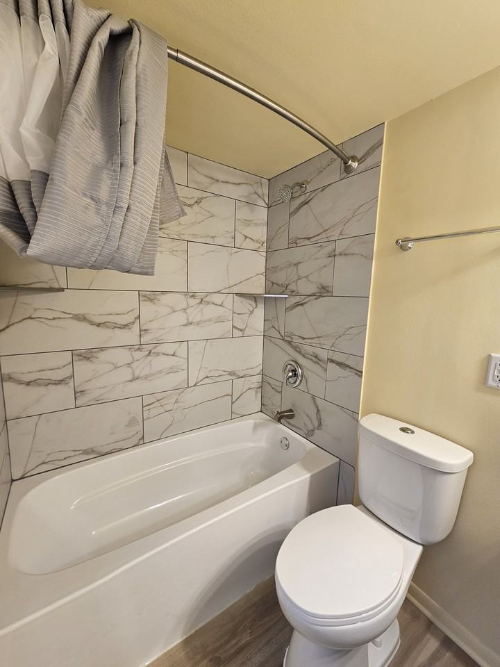 1115 Superior Ave - Photo 5 of 13