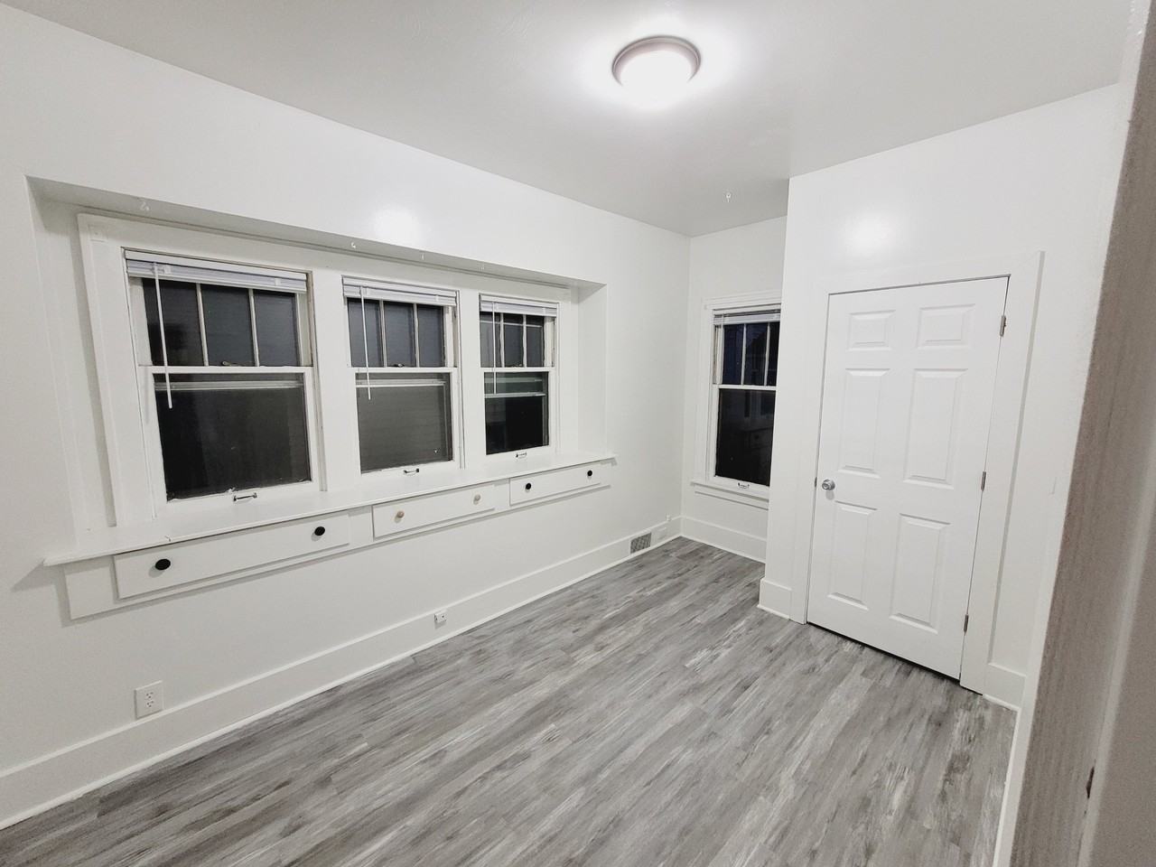 223 W Dutton St #1 - Photo 3 of 6