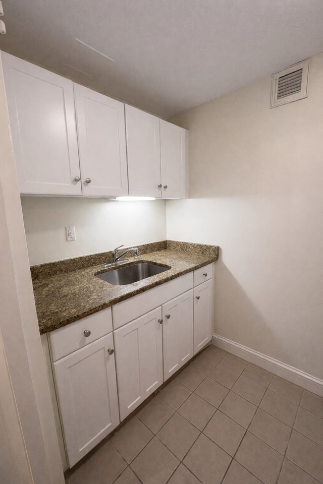 6 Juniper St #4 - Photo 5 of 10