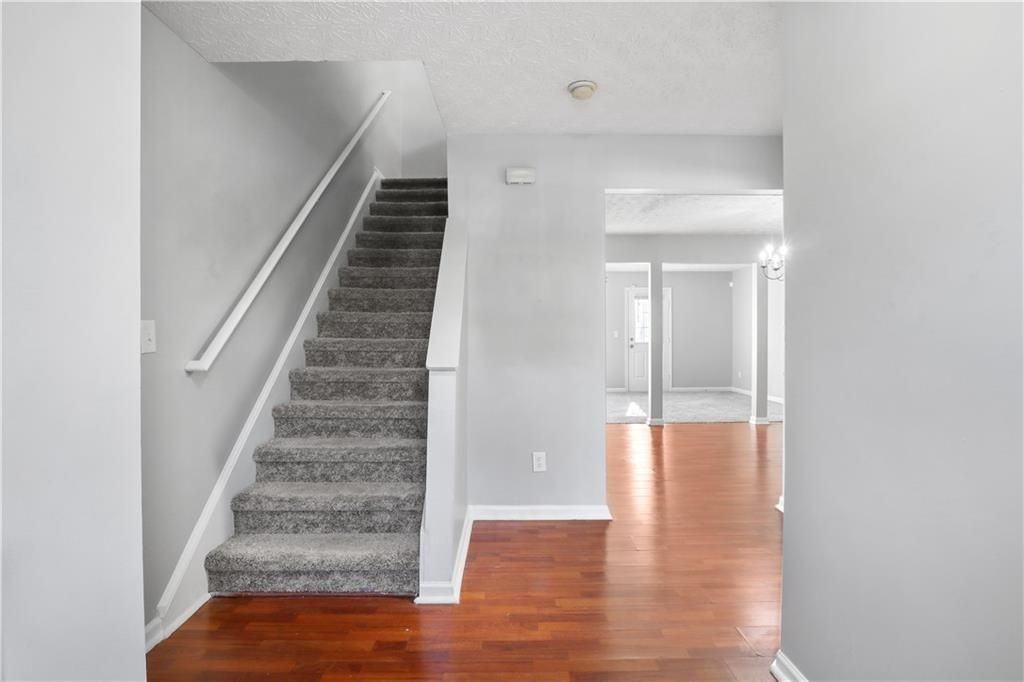 3882 Waldrop Ln - Photo 5 of 12