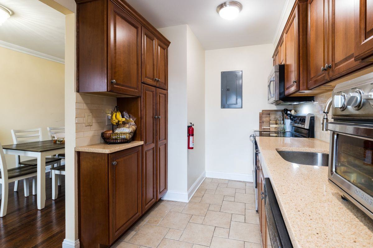 16 Troy Dr Apt D - Photo 3 of 14