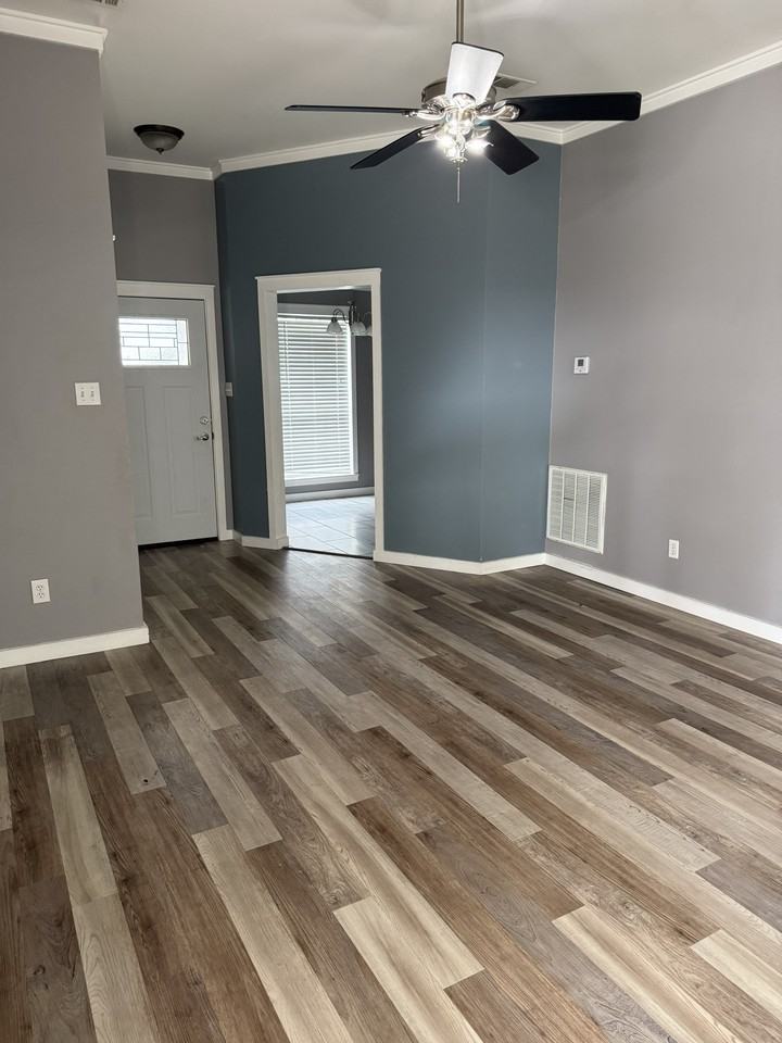 57400 Oak Avenue - Photo 2 of 13