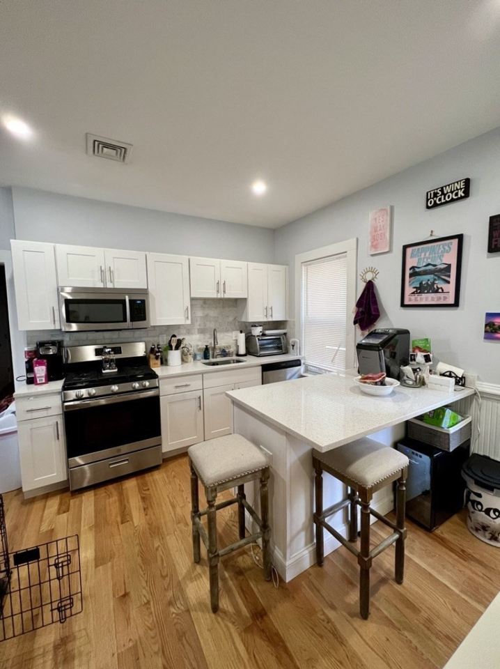 42 Moseley St #2 - Photo 3 of 9