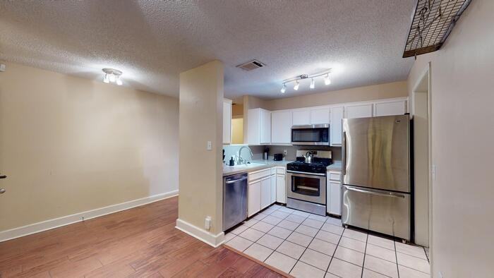 9104 Quail Creek Dr #A - Photo 4 of 13