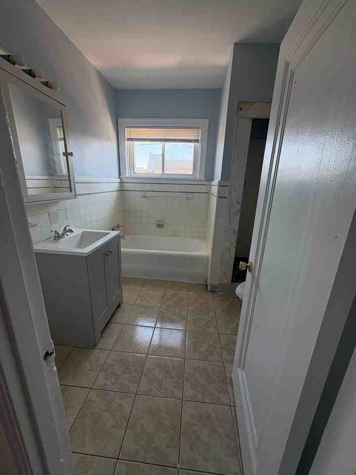 1500 W Grange Ave - Photo 2 of 8