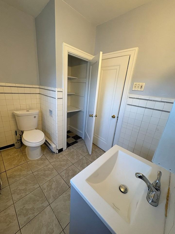 1500 W Grange Ave - Photo 4 of 8