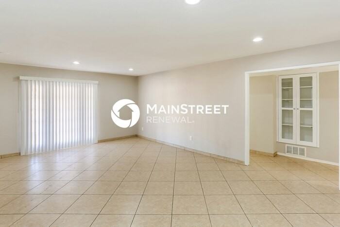 3122 W Mariposa St - Photo 3 of 16