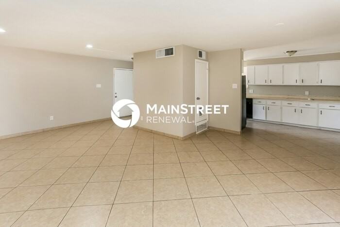 3122 W Mariposa St - Photo 6 of 16