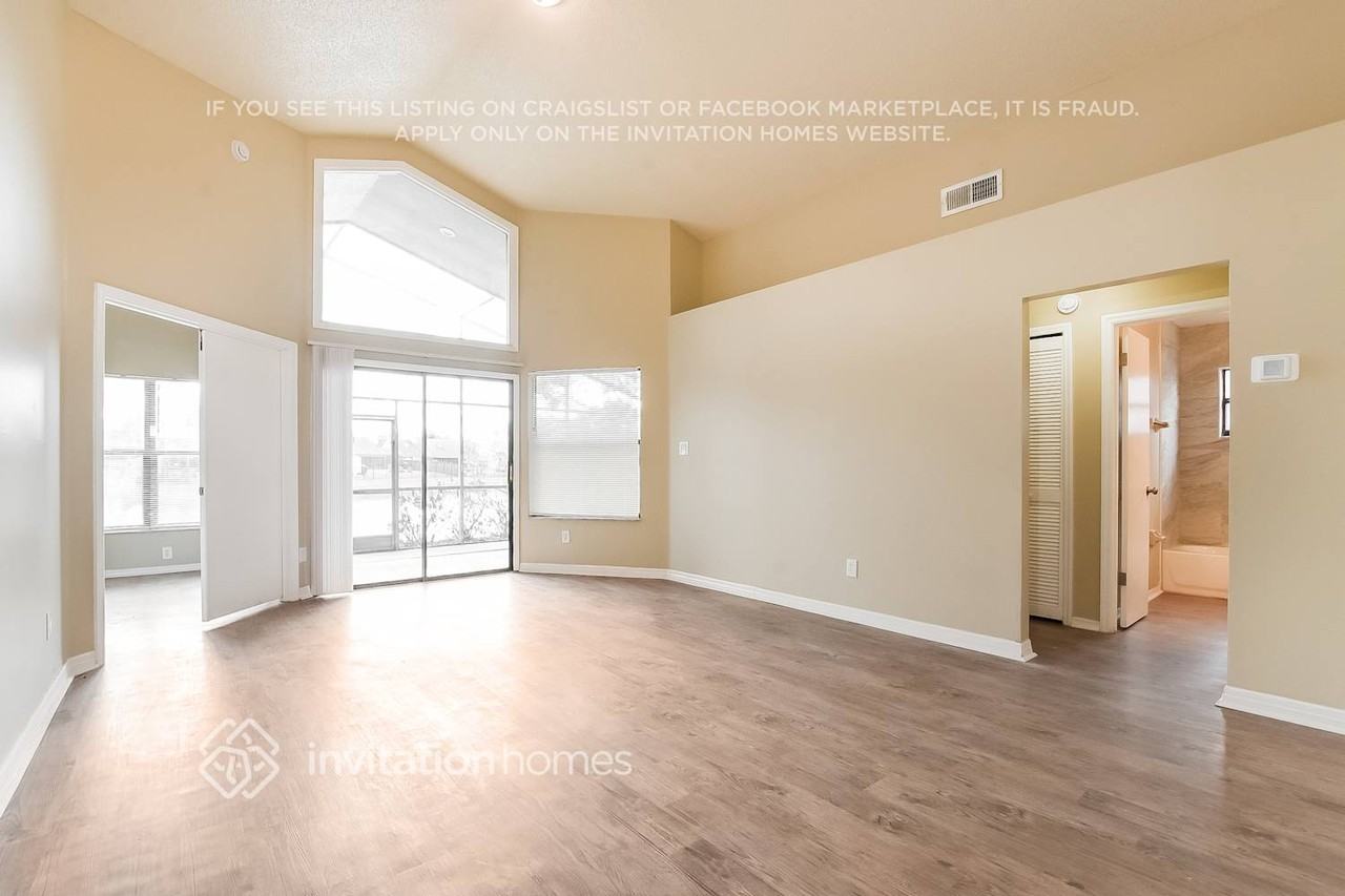 242 Lakebreeze Cir - Photo 3 of 17