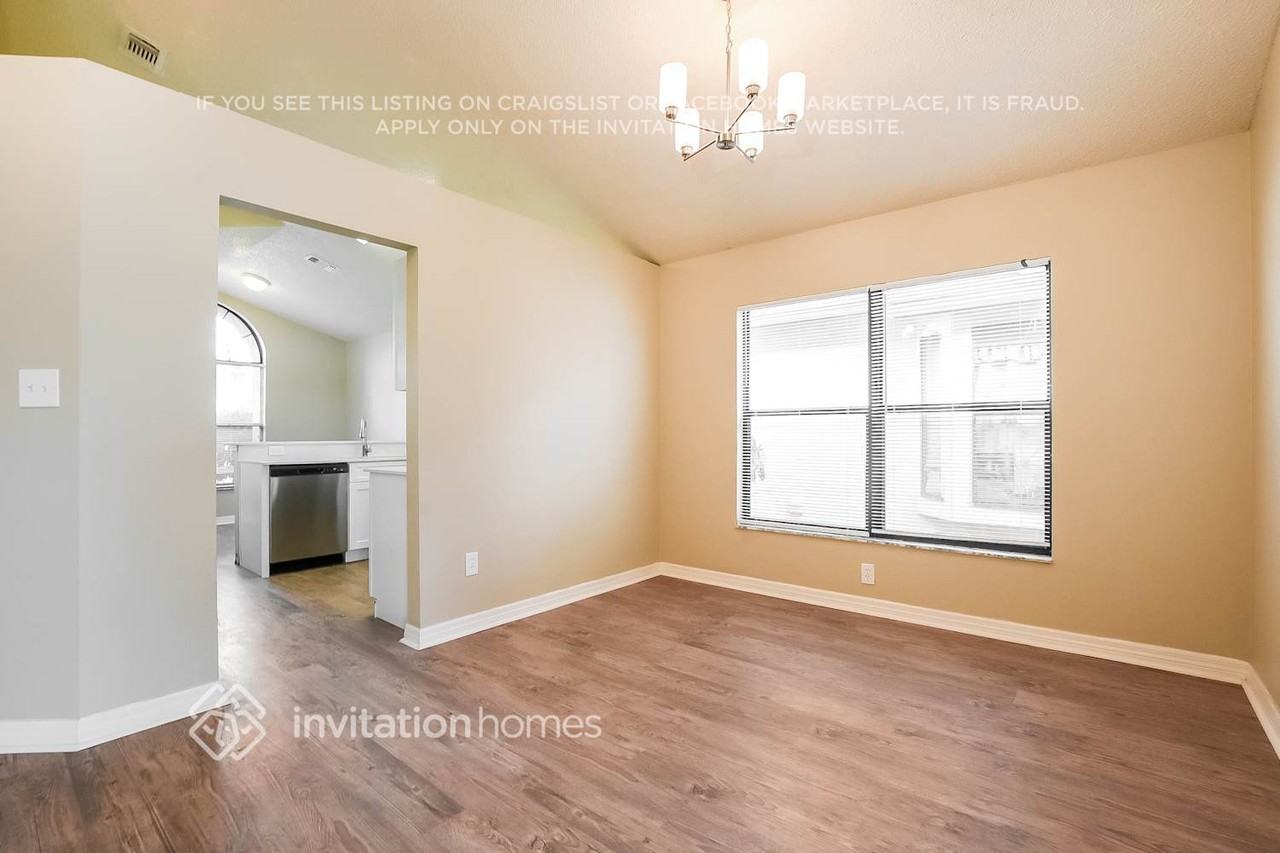 242 Lakebreeze Cir - Photo 5 of 17