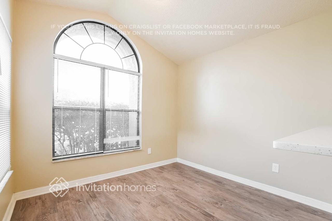 242 Lakebreeze Cir - Photo 6 of 17