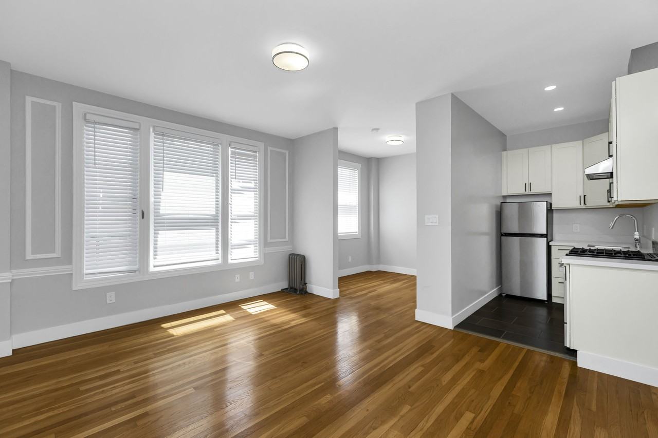 655 Powell - Photo 2 of 14