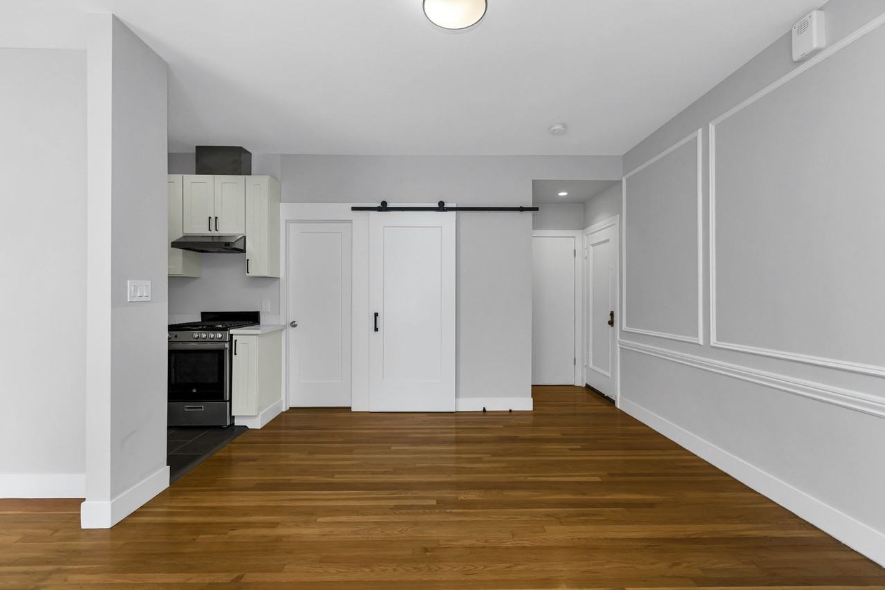 655 Powell - Photo 4 of 14