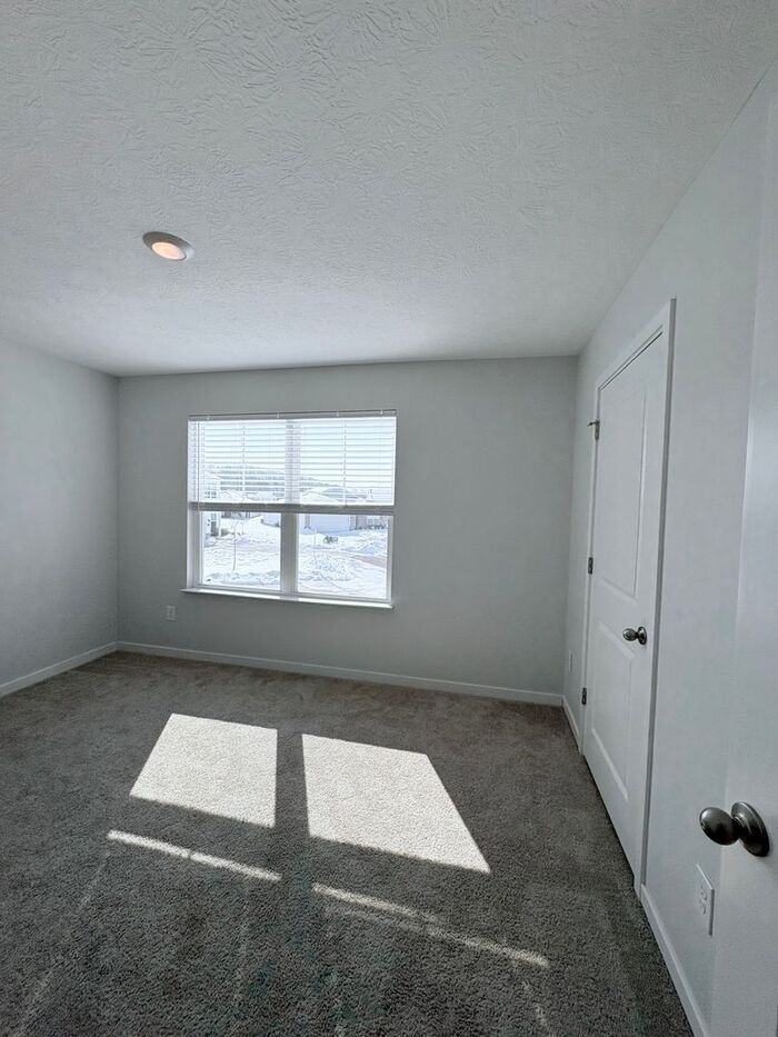 382 E Trinity Way - Photo 5 of 12