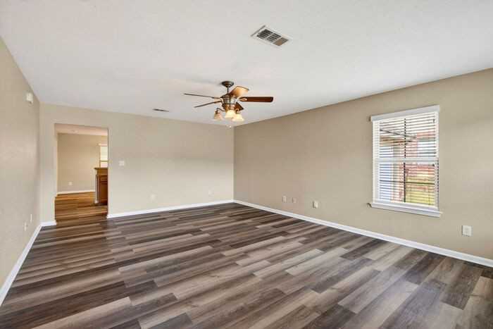 10261 English Manor Dr - Photo 4 of 30