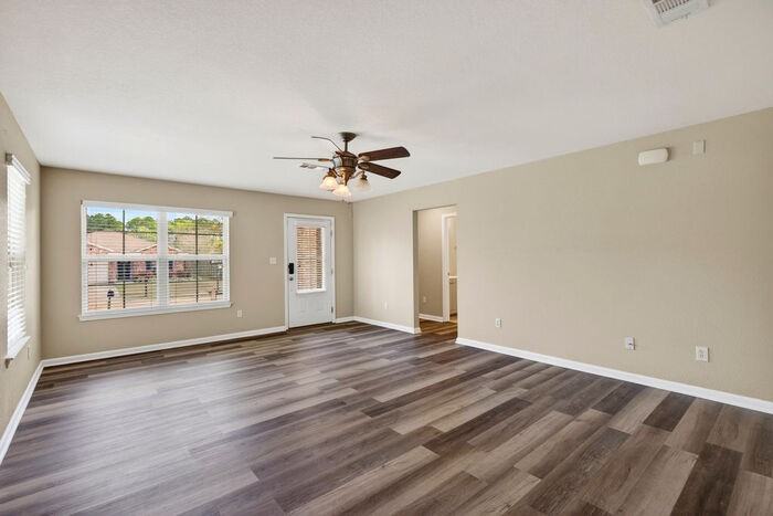 10261 English Manor Dr - Photo 6 of 30